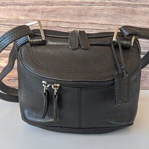🤍🤍Latico black leather crossbody bag.